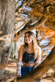 树林性感美女人体摄影图片