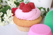 漂亮草莓杯子蛋糕图片