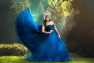 蓝色公主裙美女写真图片