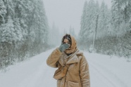 冬季雪天美女图片