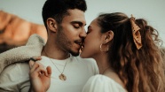 法式浪漫接吻情侣图片