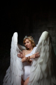 白色天使造型美女人体模特图片