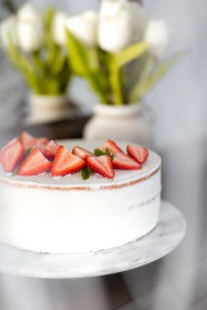 白色奶油草莓蛋糕图片