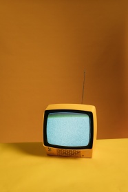 黄颜色电视机图片