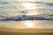 黄昏下海岸沙滩图片