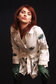 嘟嘴卖萌成熟女人图片