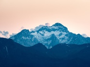 巍峨高山风景图片