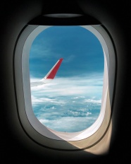 飞机舱窗户看到的天空图片