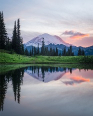 雪域高山树林湖泊山水图片