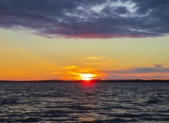 海平面太阳升起图片