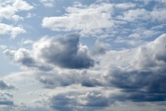 天空堆积白云图片