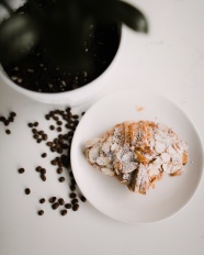 咖啡豆和早餐图片