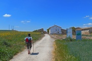 背包徒步乡村旅行图片