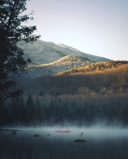 原生态山水湖泊风景图片