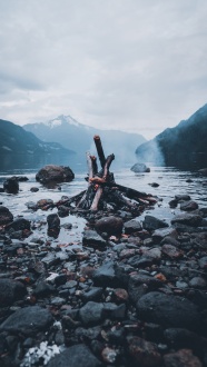 山水火堆风景图片