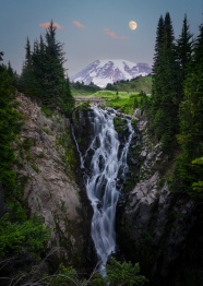 雪域高山瀑布流图片