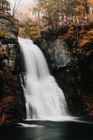 秋季山水瀑布图片