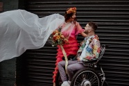 街拍残疾人情侣图片