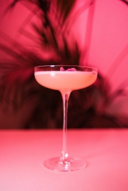 粉色俄罗斯鸡尾酒图片