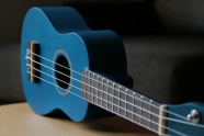 蓝色吉他乐器图片
