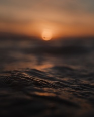 黄昏海水微距摄影图片