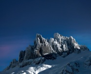 蓝天雪域高山图片