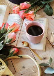 英文书籍玫瑰花咖啡图片