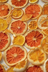 晒干柑橘片图片