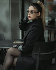 扎高马尾的美女图片