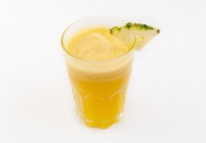 黄色菠萝果汁图片