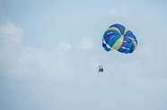 高空极限跳伞运动图片