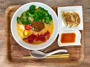 日式汤面煎饺图片