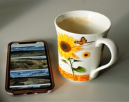 手机和咖啡杯图片