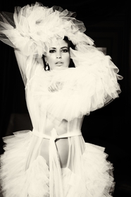 欧美大胆黑白婚纱人体艺术图片