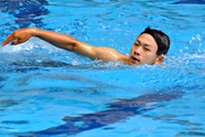 亚洲帅哥泳池游泳图片