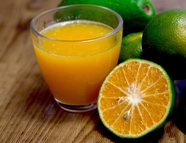 绿色柑橘果汁图片