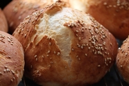 芝麻麦麸面包图片