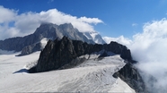 阿尔卑斯山高山之巅风景图片