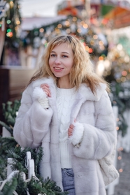 冬日圣诞集市俄罗斯美女图片