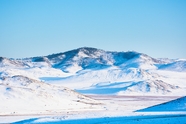 冬季山峦雪景图片