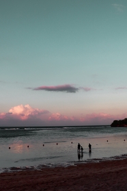 夏日黄昏巴厘岛海滩图片