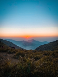 唯美黄昏夕阳山脉风光图片