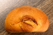 新鲜现烤的面包图片