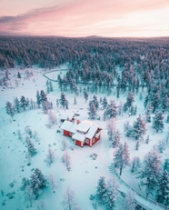 唯美冬季树林雪屋雪景图片