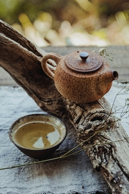户外陶瓷茶壶茶水摄影图片