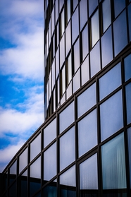 现代高楼建筑玻璃窗图片
