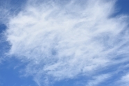 蓝色天空白云背景图片
