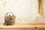一篮子复活节彩蛋图片