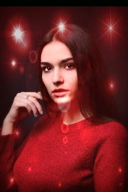 气质红色羊毛衫俄罗斯美女图片