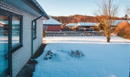 冬季积雪覆盖的小院子图片